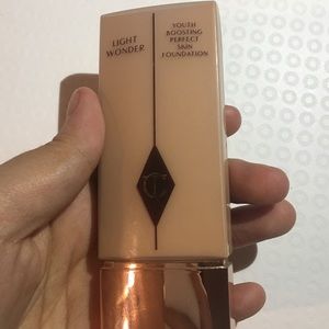 Charlotte Tilbury Light Wonder Foundation